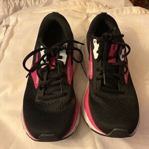 Brooks Women's Athletic Shoes in Black and Pink
